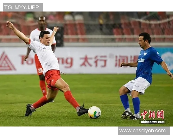 当今足坛现役明星球员盘点与他们的辉煌成就分析